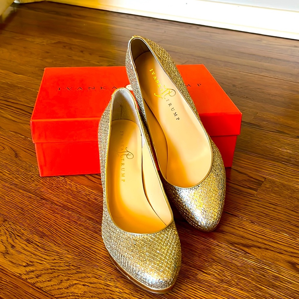 👠 Gold texture heels - 8.5